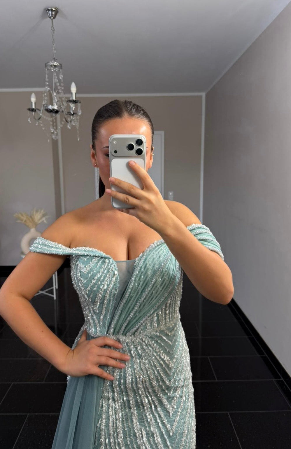 Elara Mint