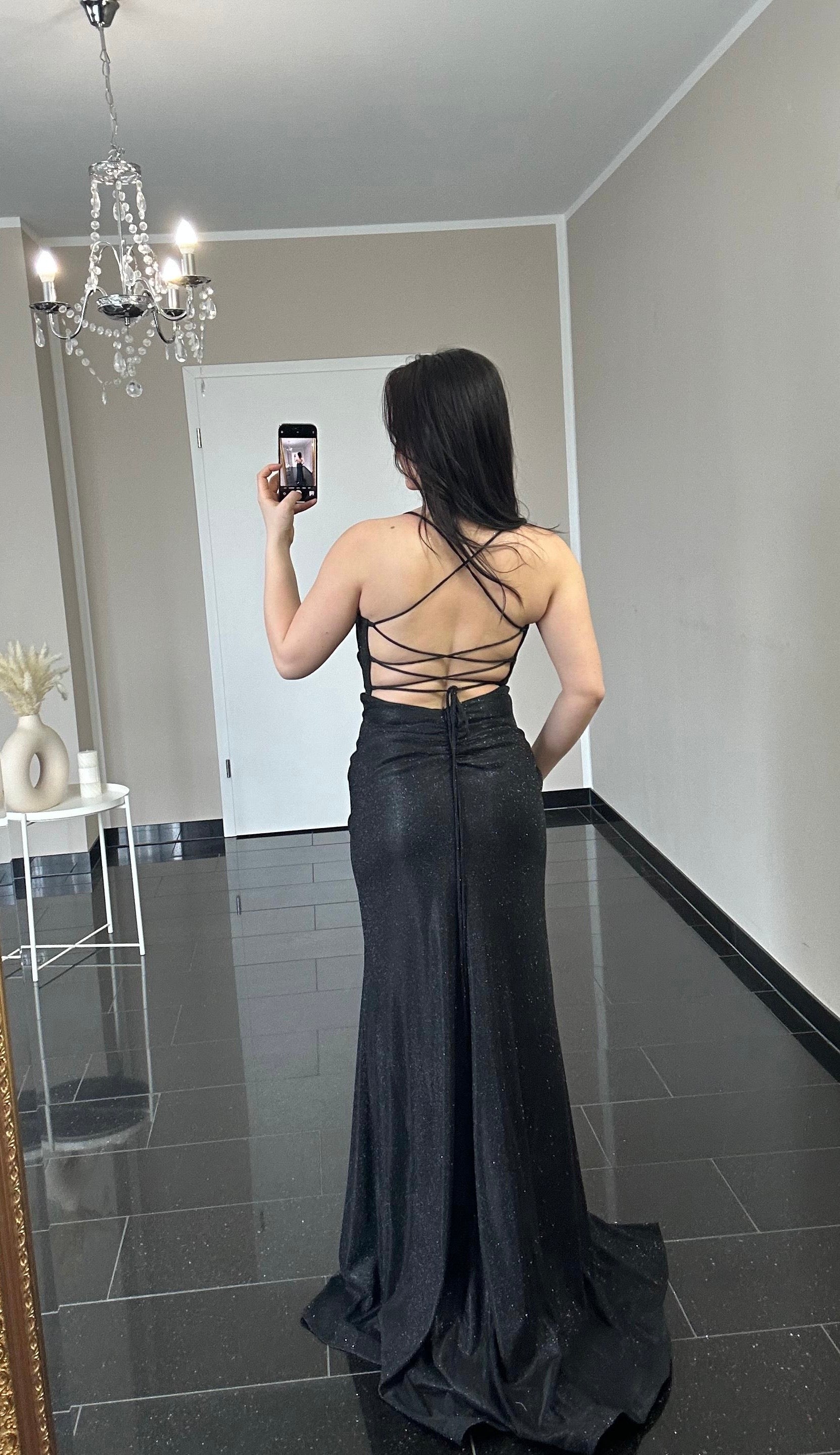 Bella Schwarz