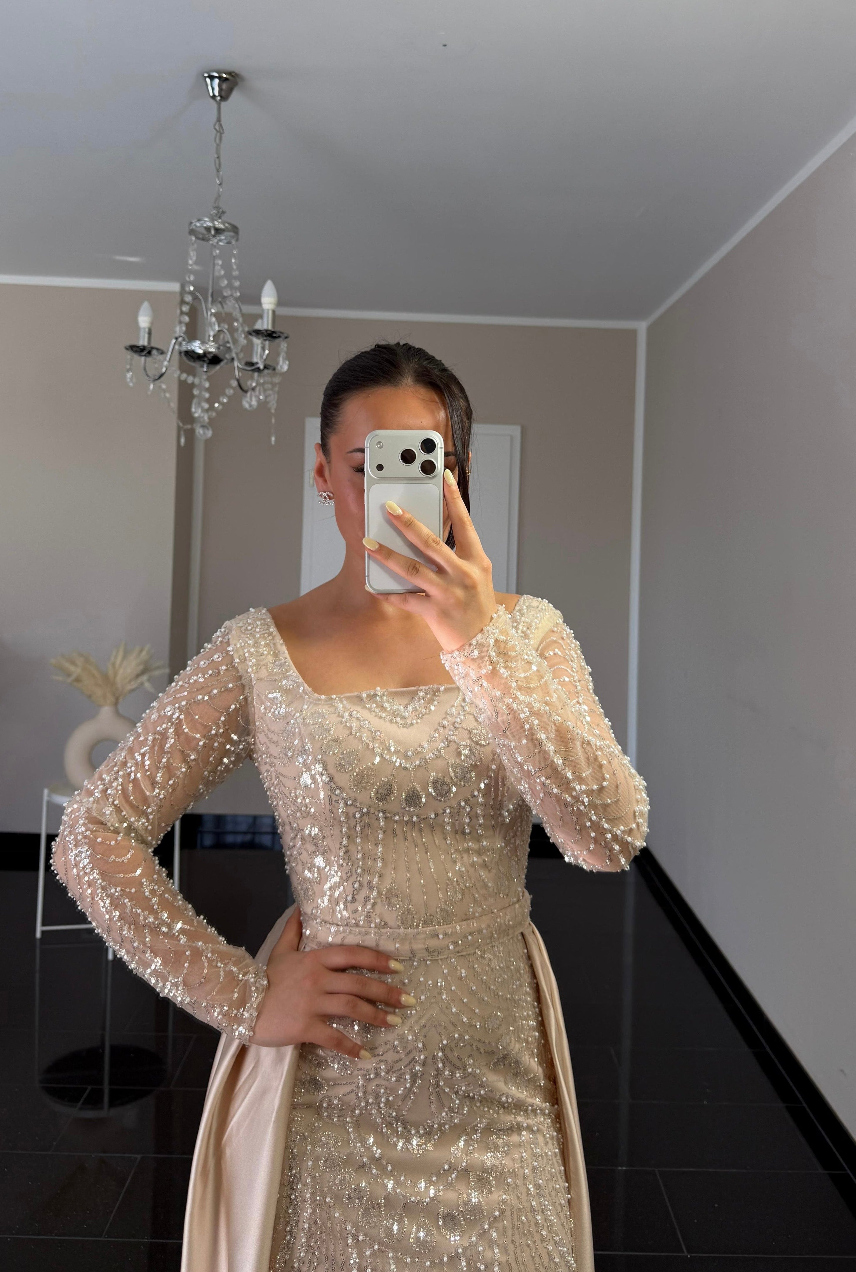 Elissa Beige