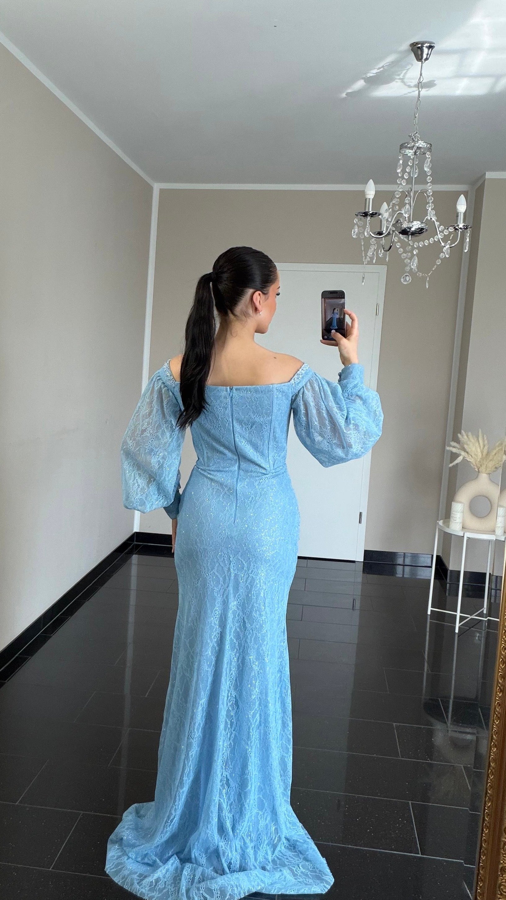 Nayla Babyblau