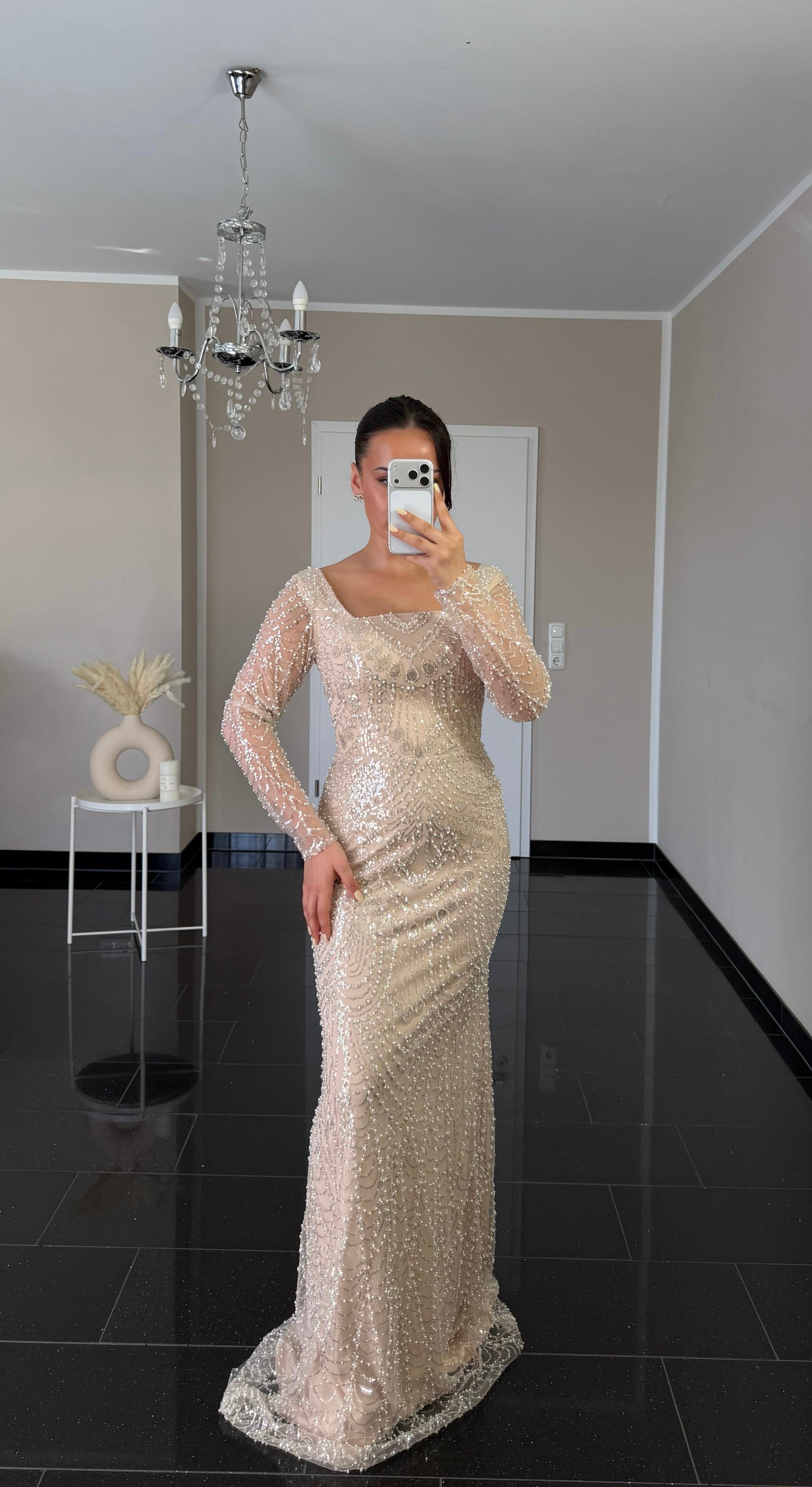 Elissa Beige