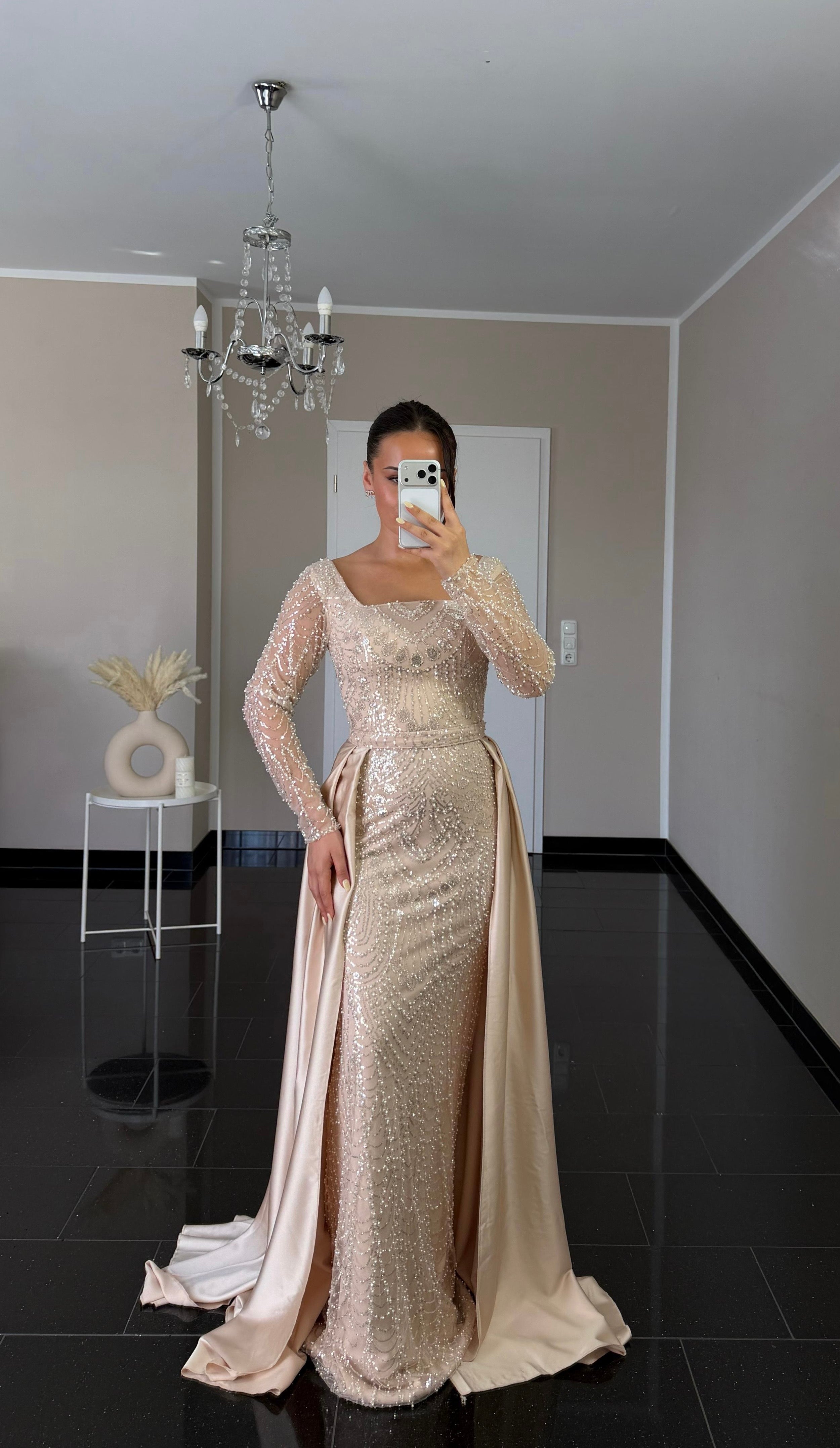 Elissa Beige